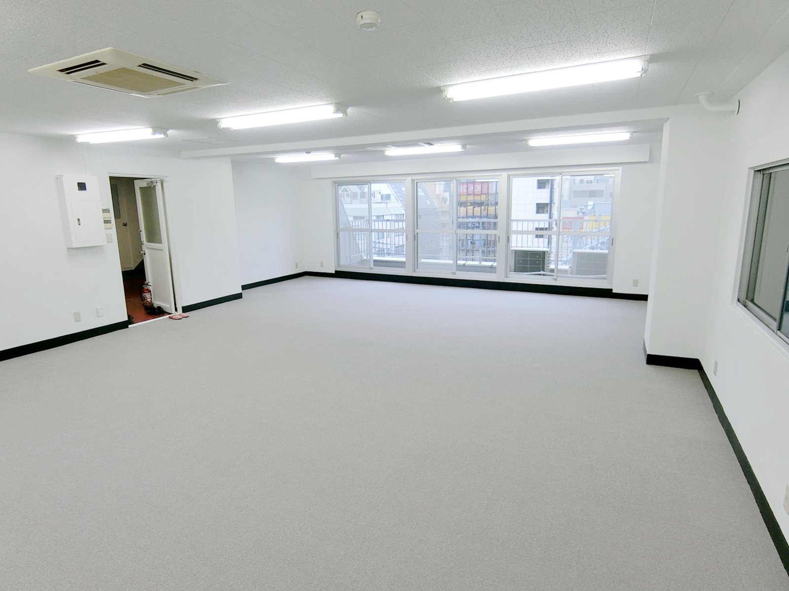 オフィス室内参考画像