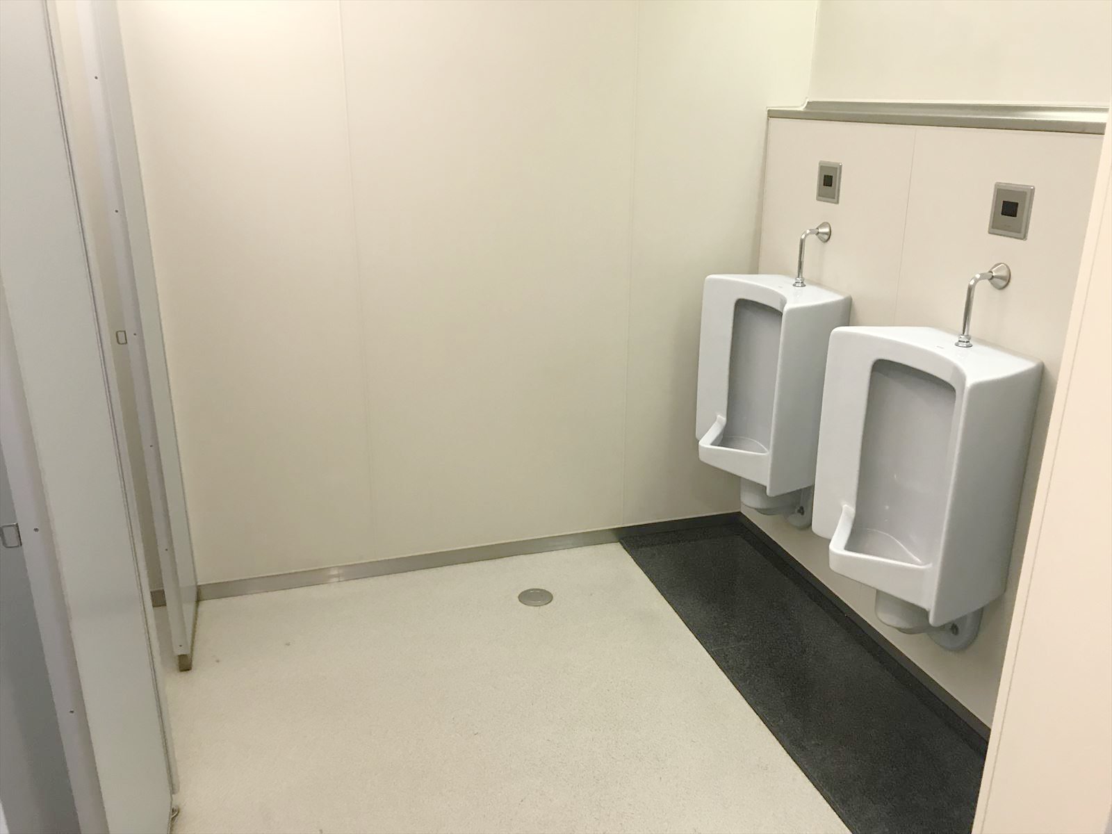 男性用トイレ