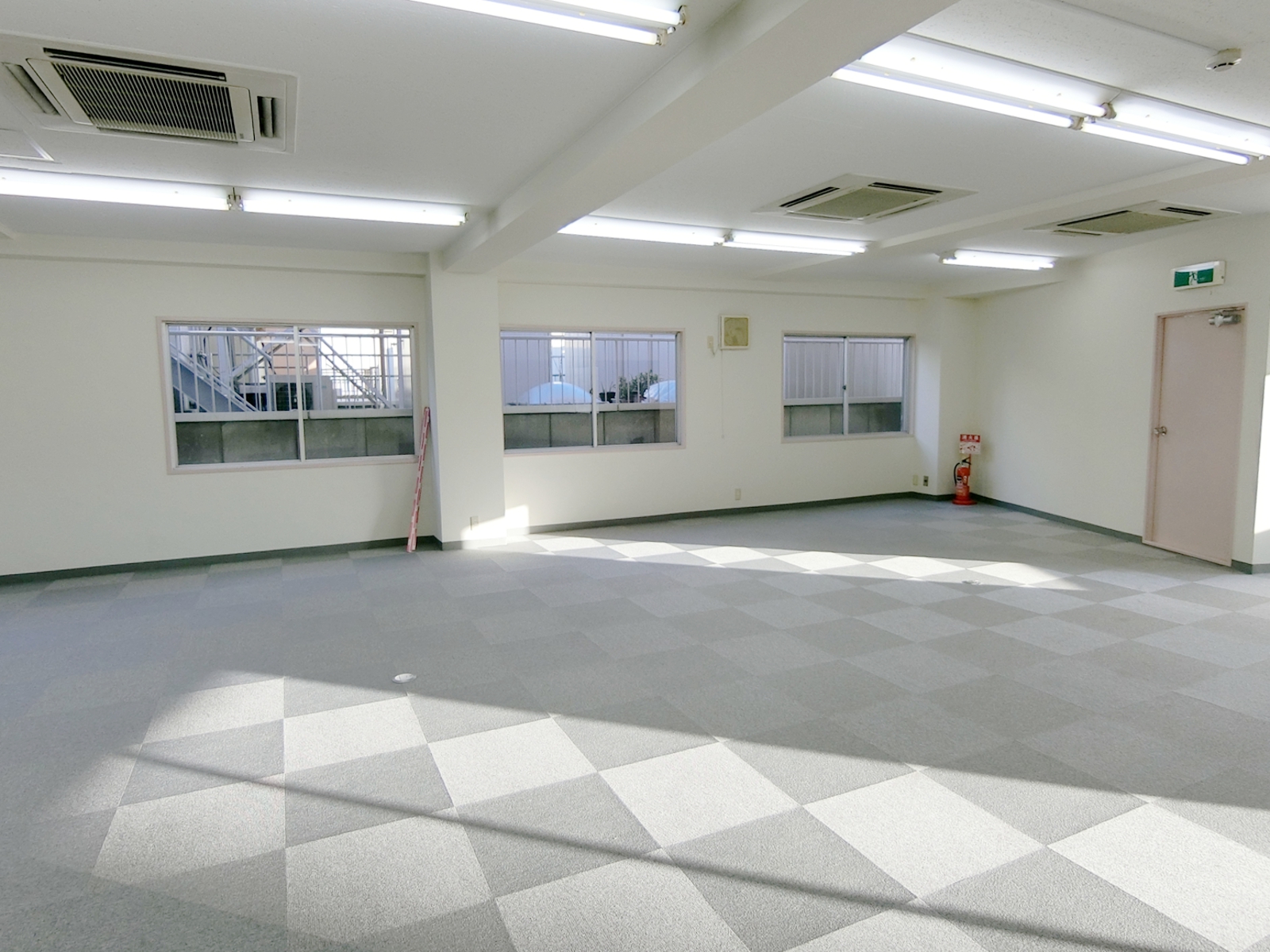 オフィス室内参考画像