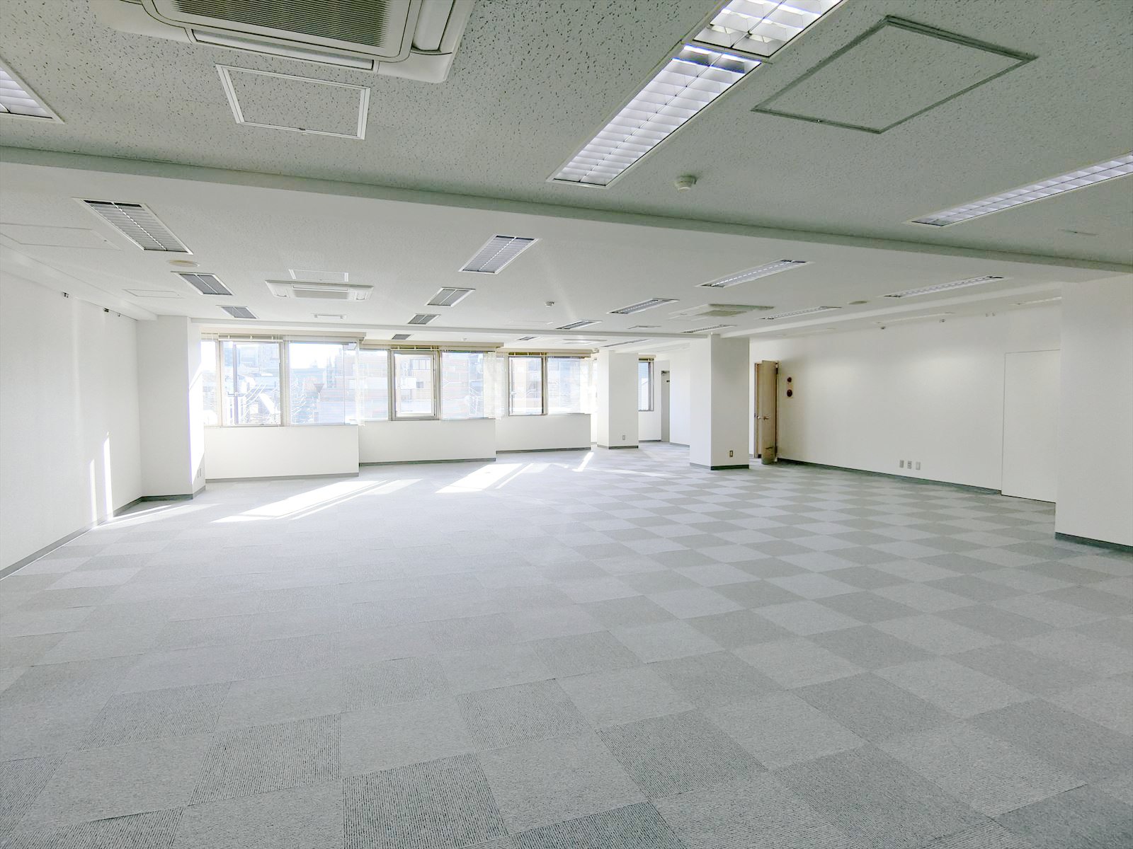 オフィス室内参考画像