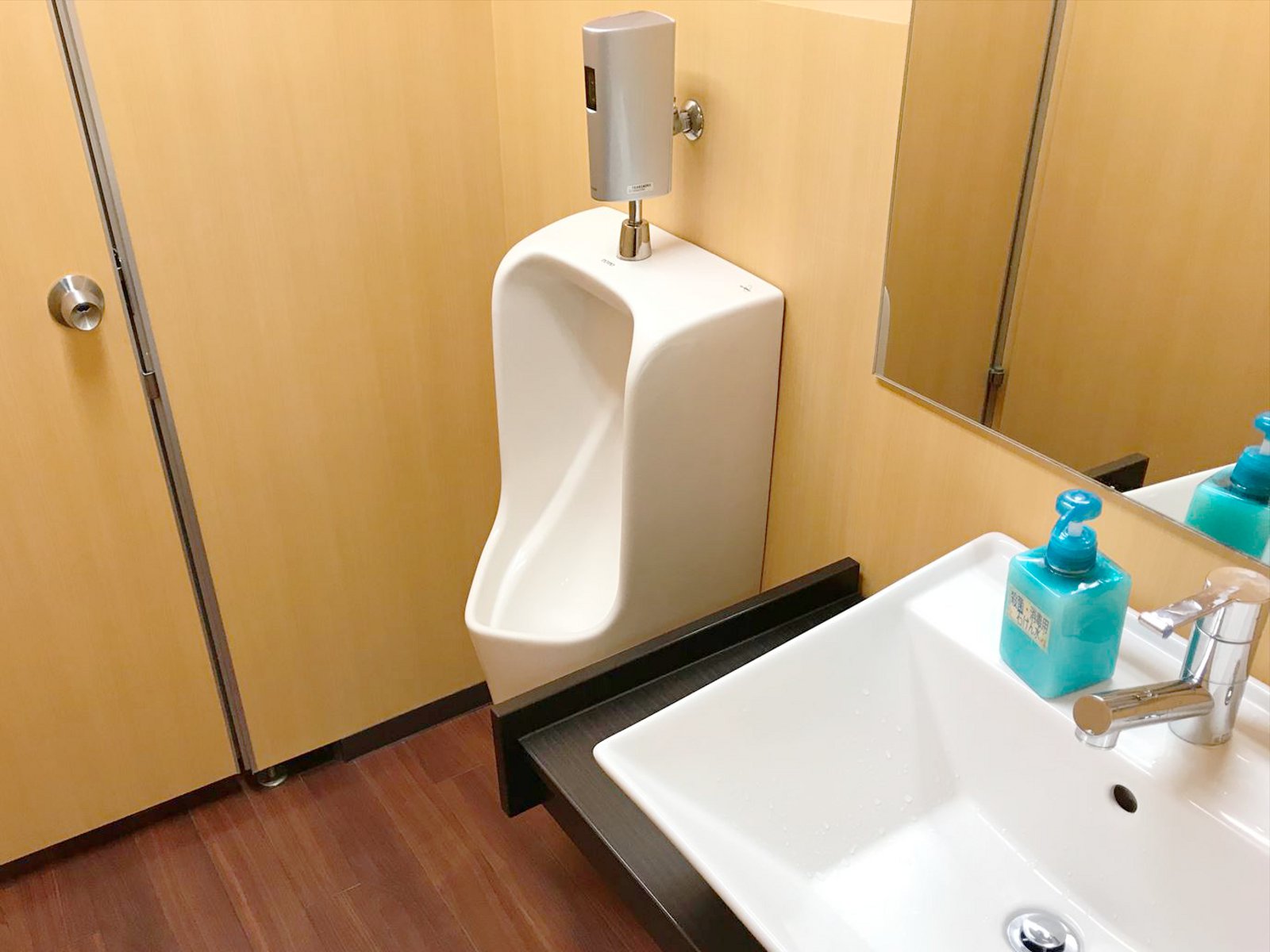 男性用トイレ