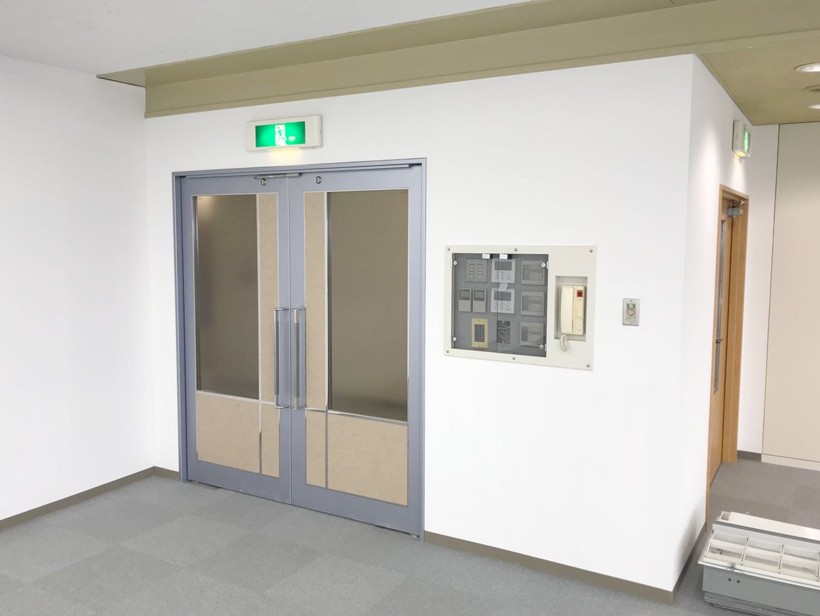 貸室出入り口