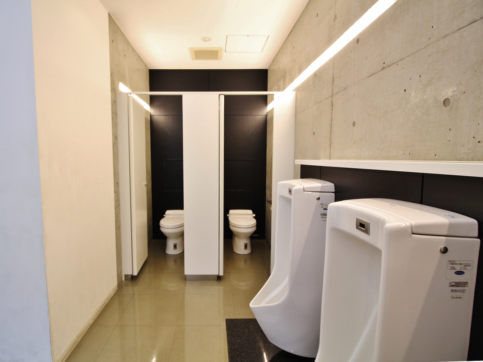 男性用トイレ