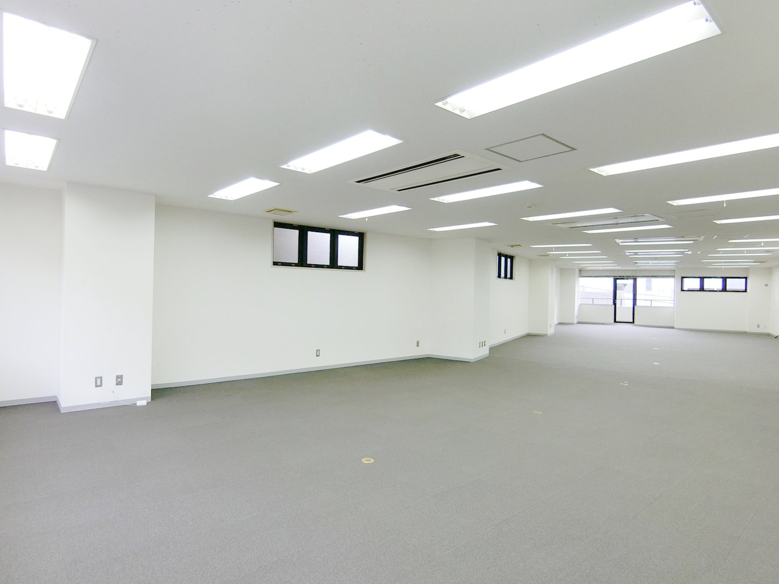 オフィス室内参考画像