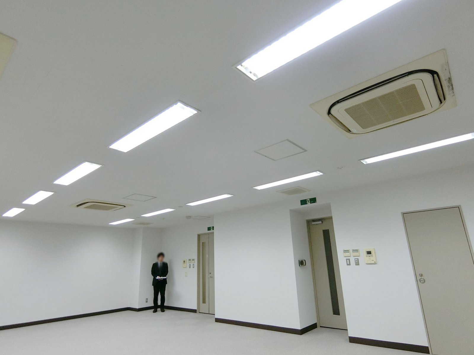 オフィス室内参考画像