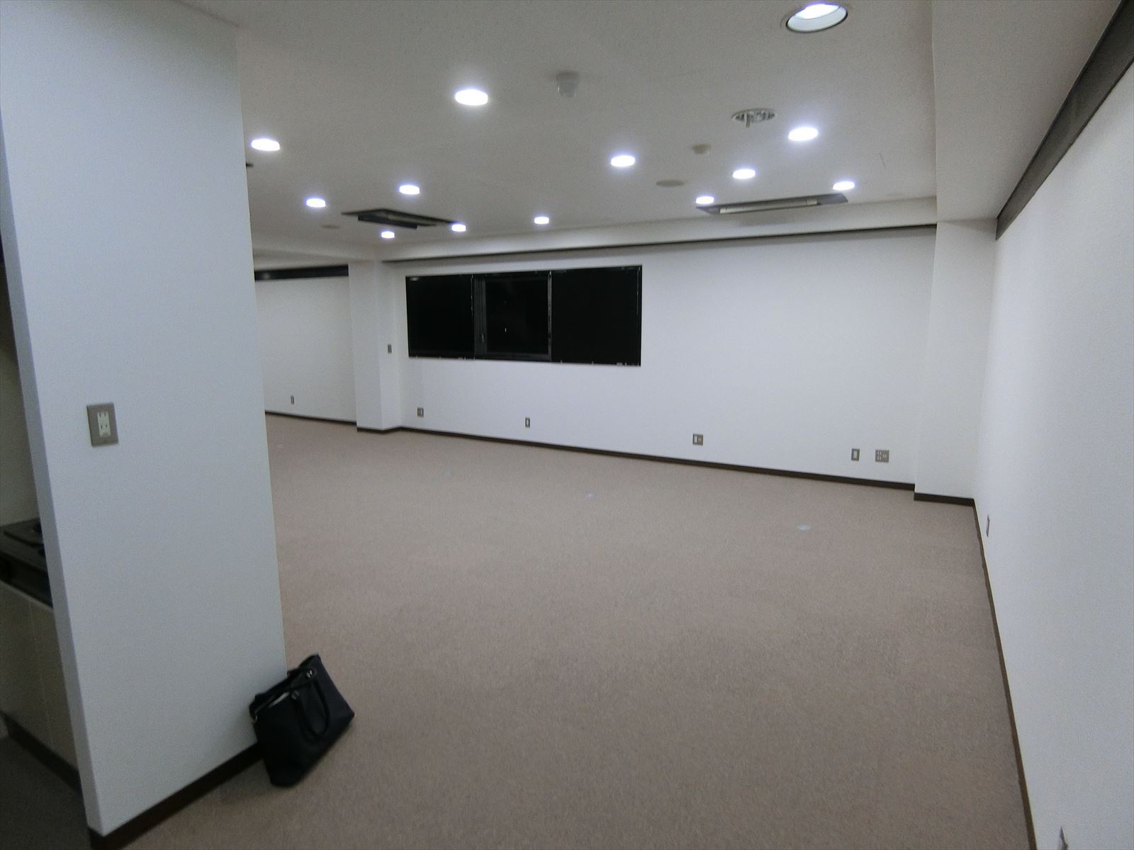 貸室角からの様子
