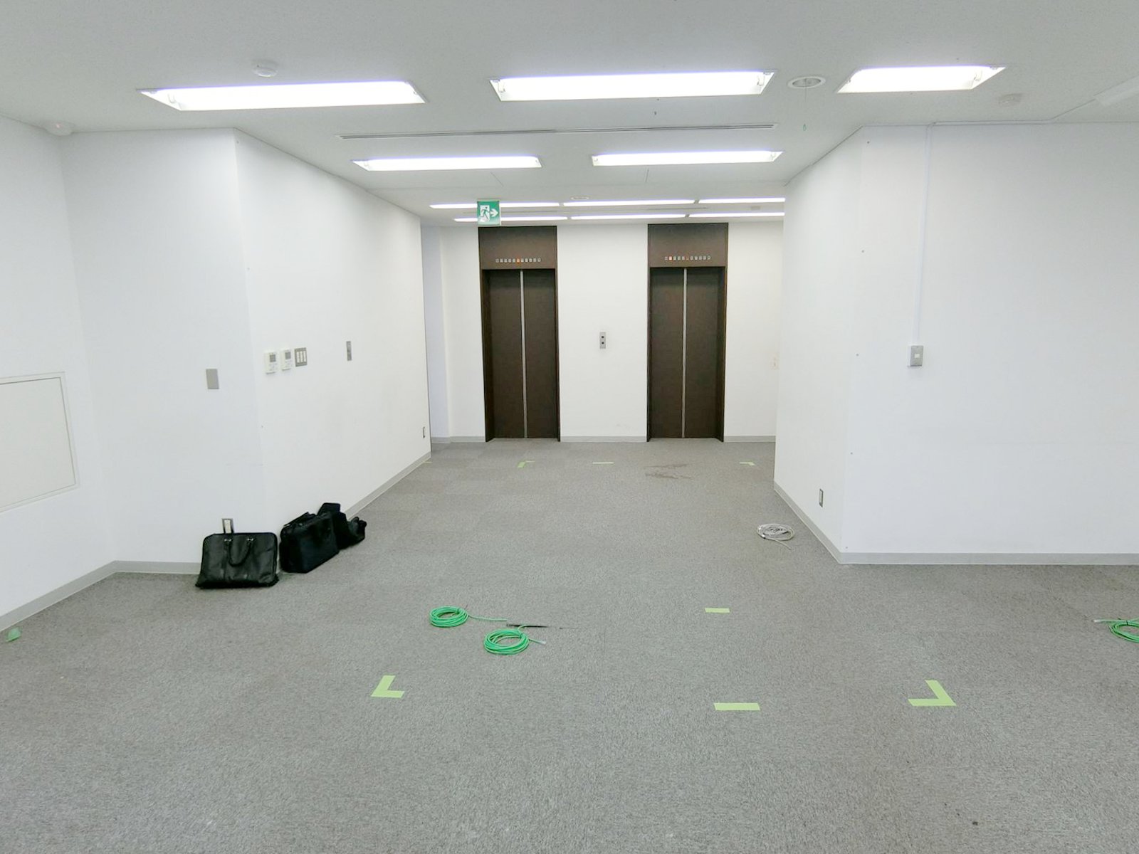 エレベーター付近