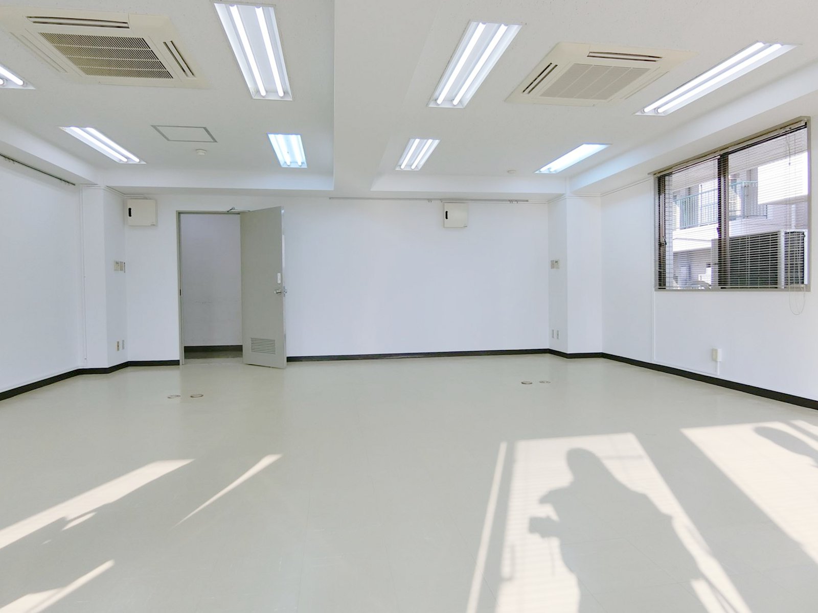 オフィス室内参考画像