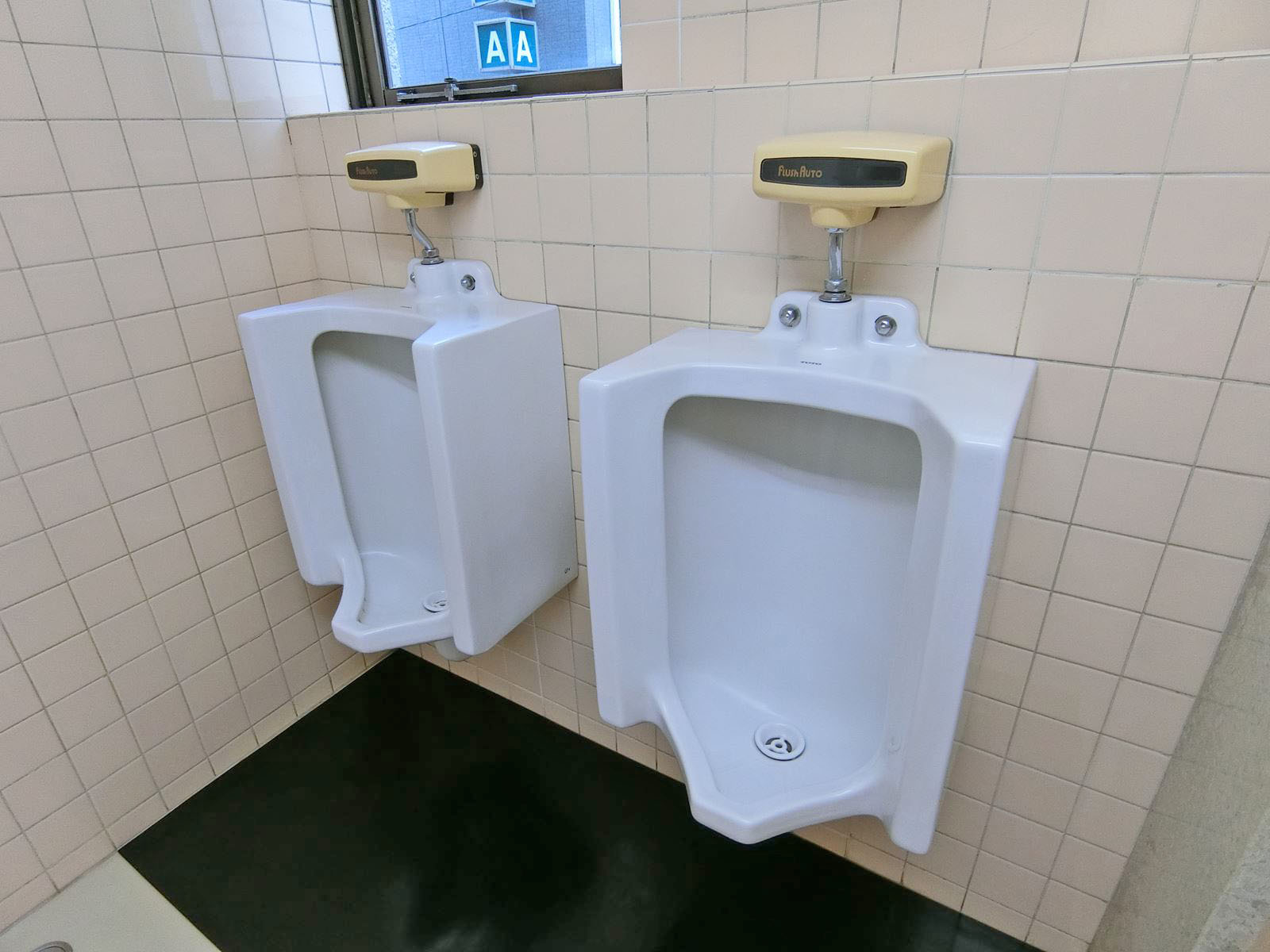 男性用トイレ