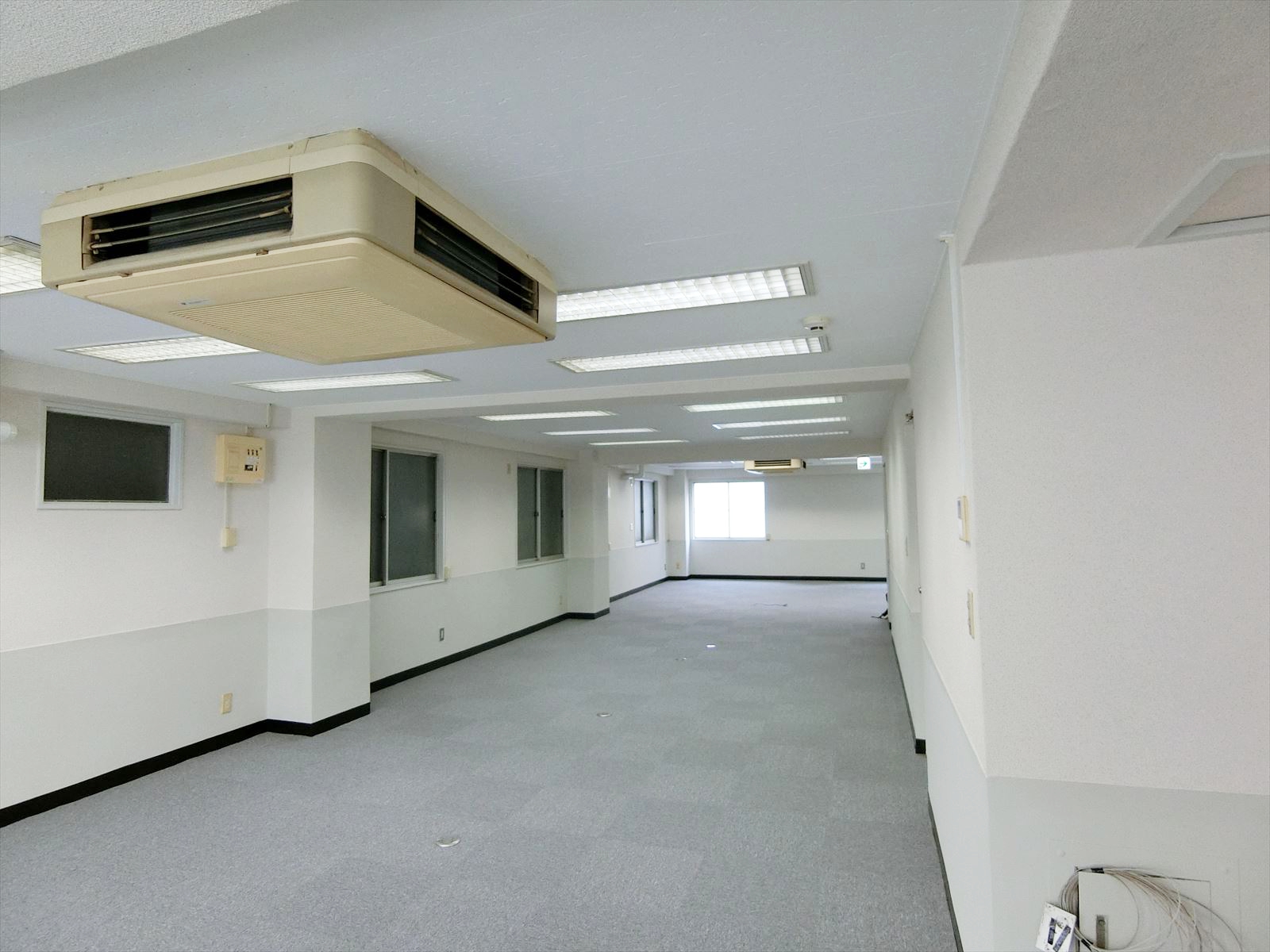 オフィス室内参考画像