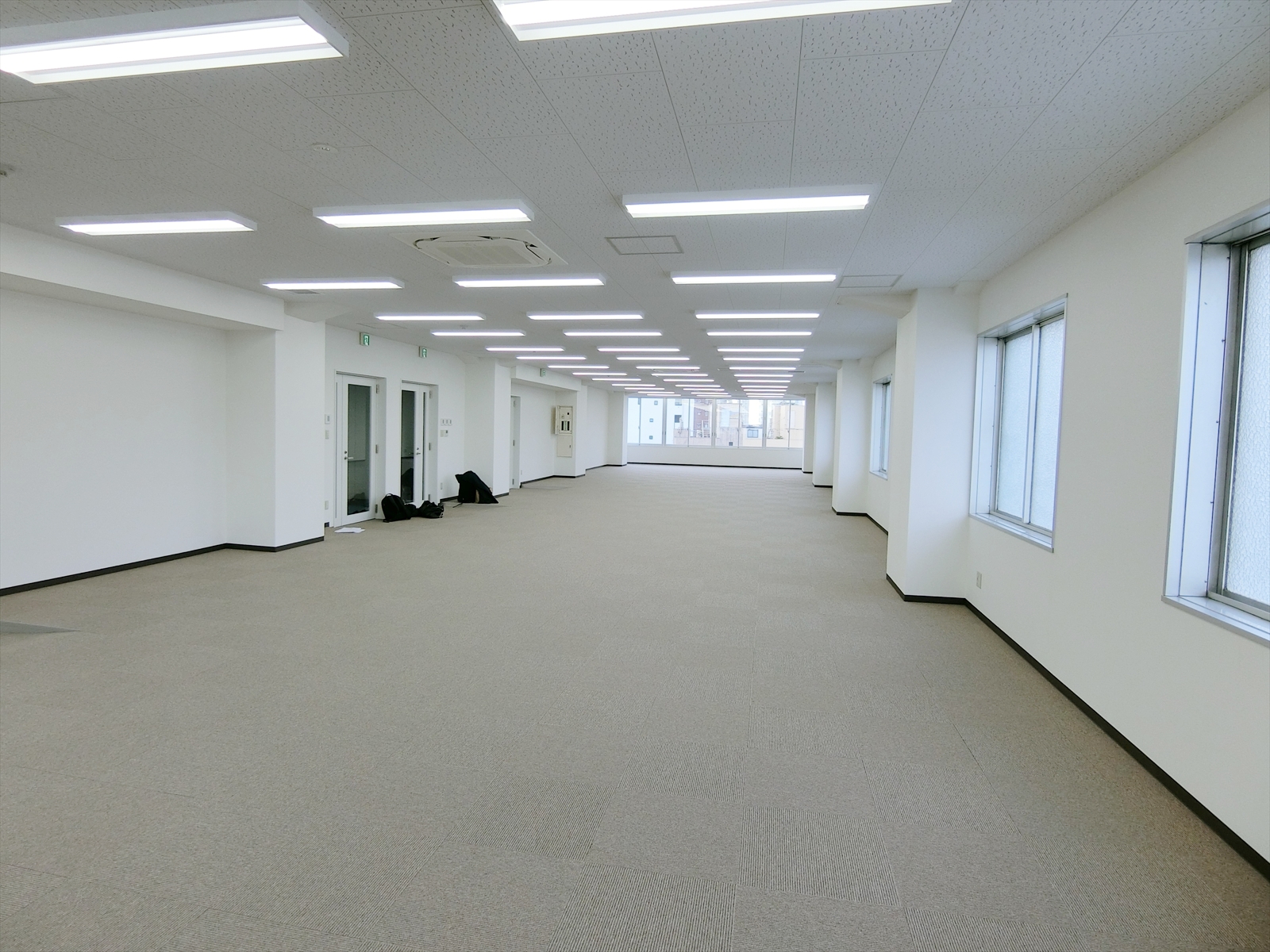 オフィス室内参考画像