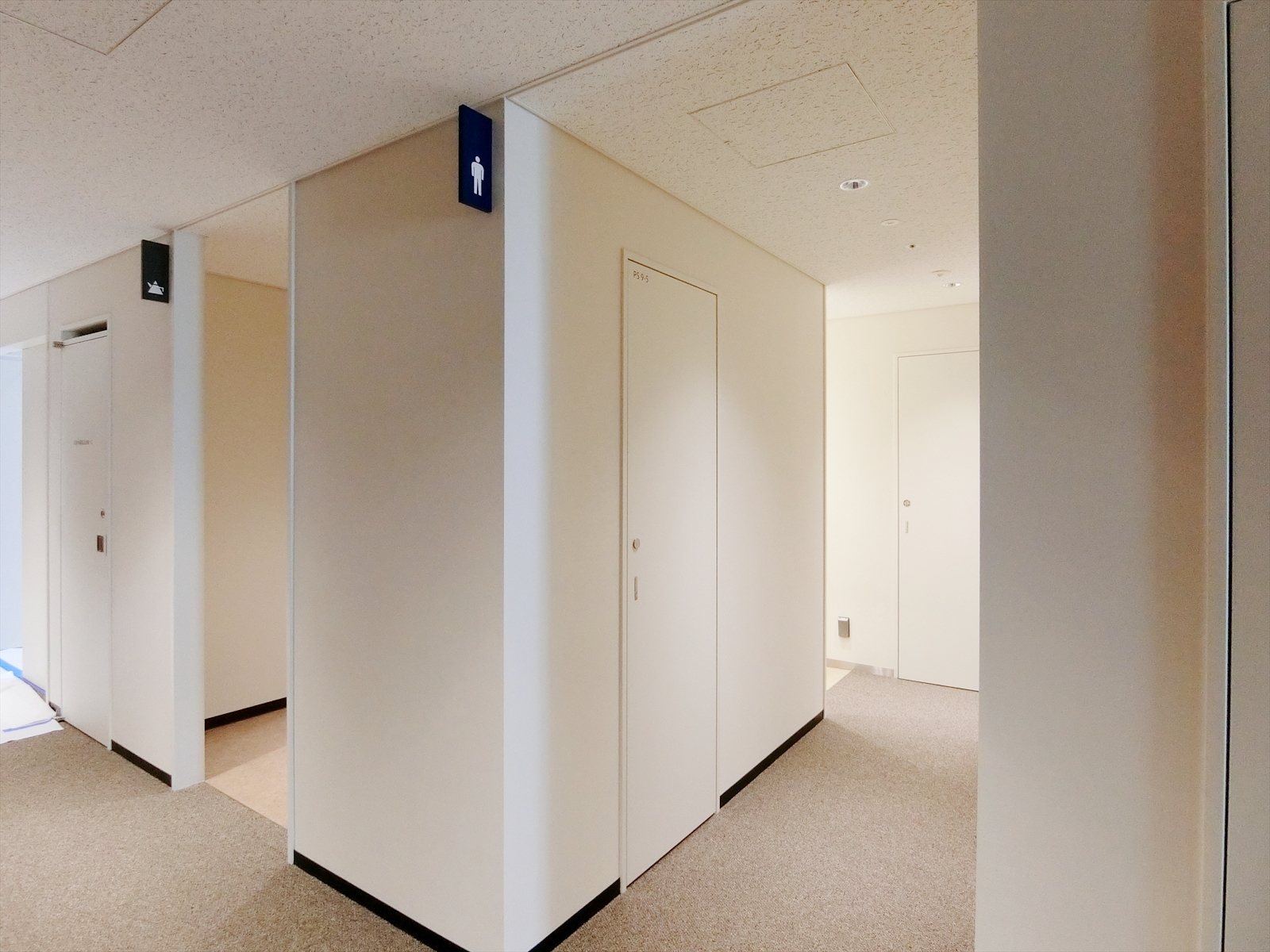 男女別トイレ入口