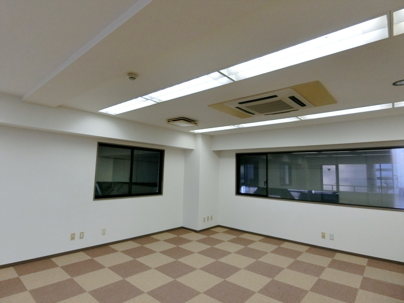 オフィス室内参考画像