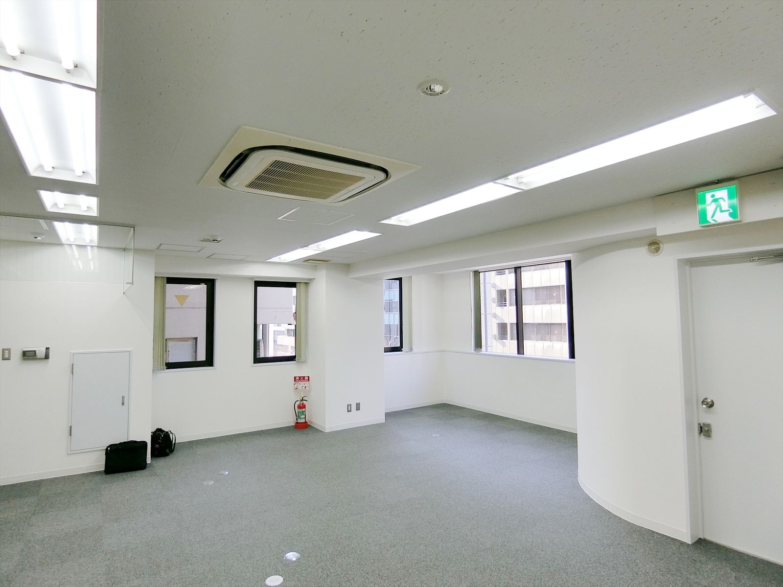 オフィス室内参考画像