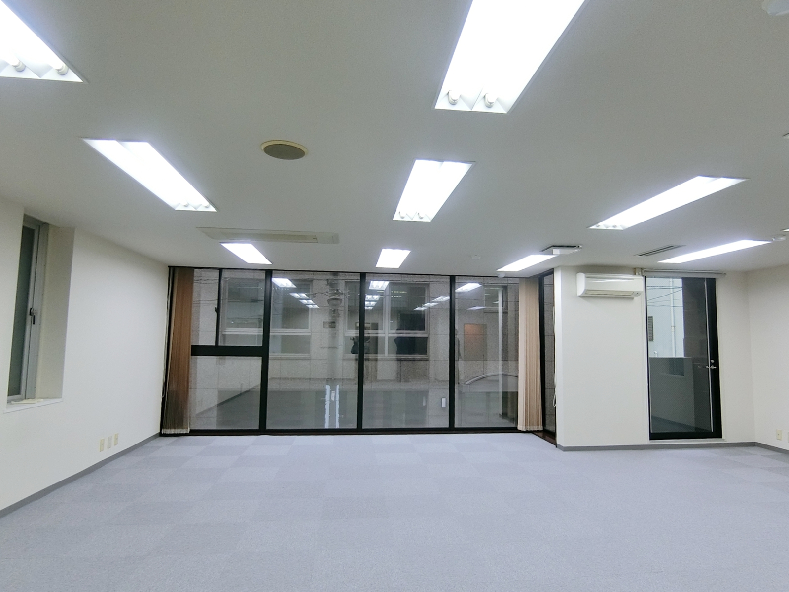 オフィス室内参考画像