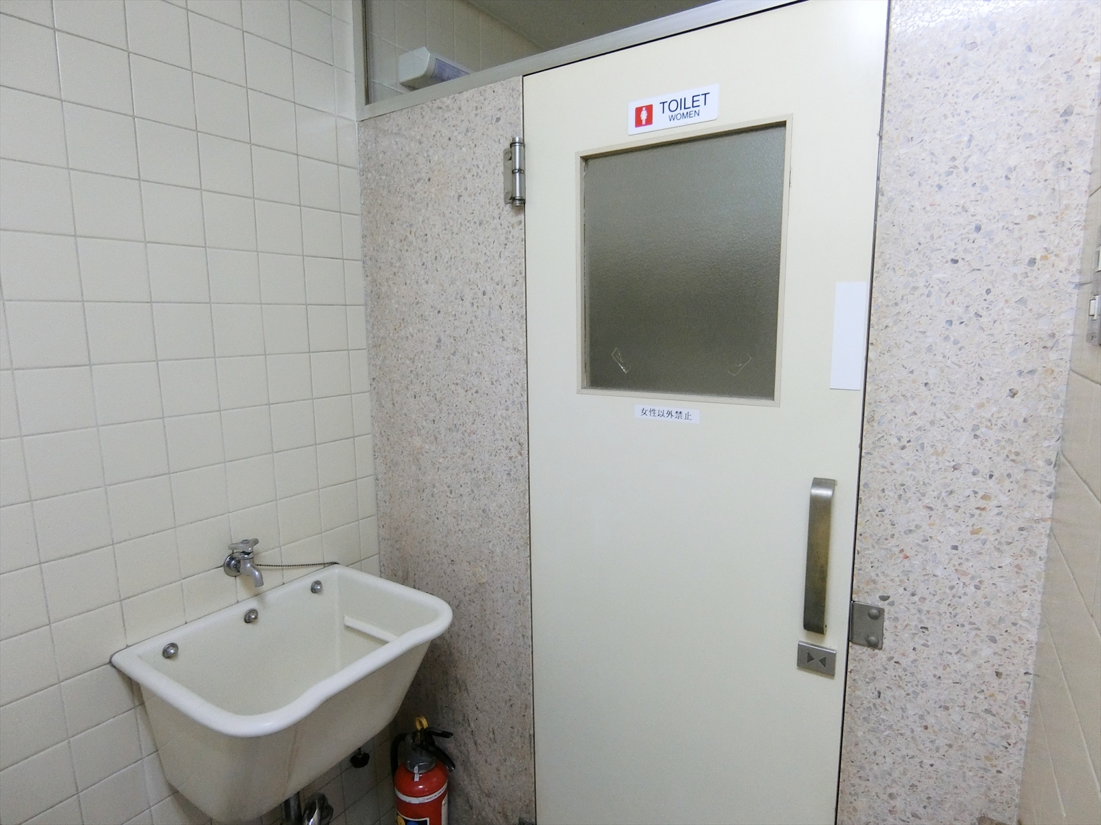 トイレ入口