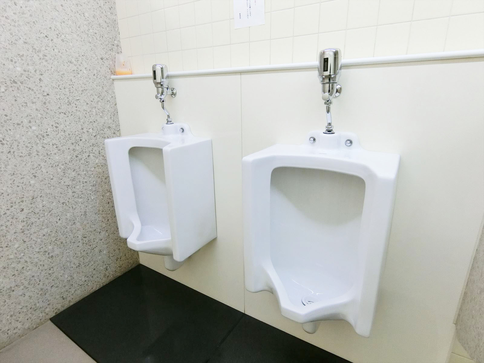 男性用トイレ