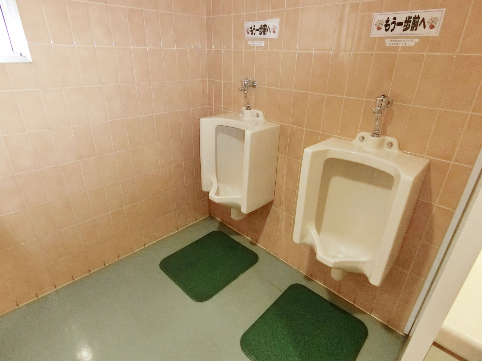 男性用トイレ