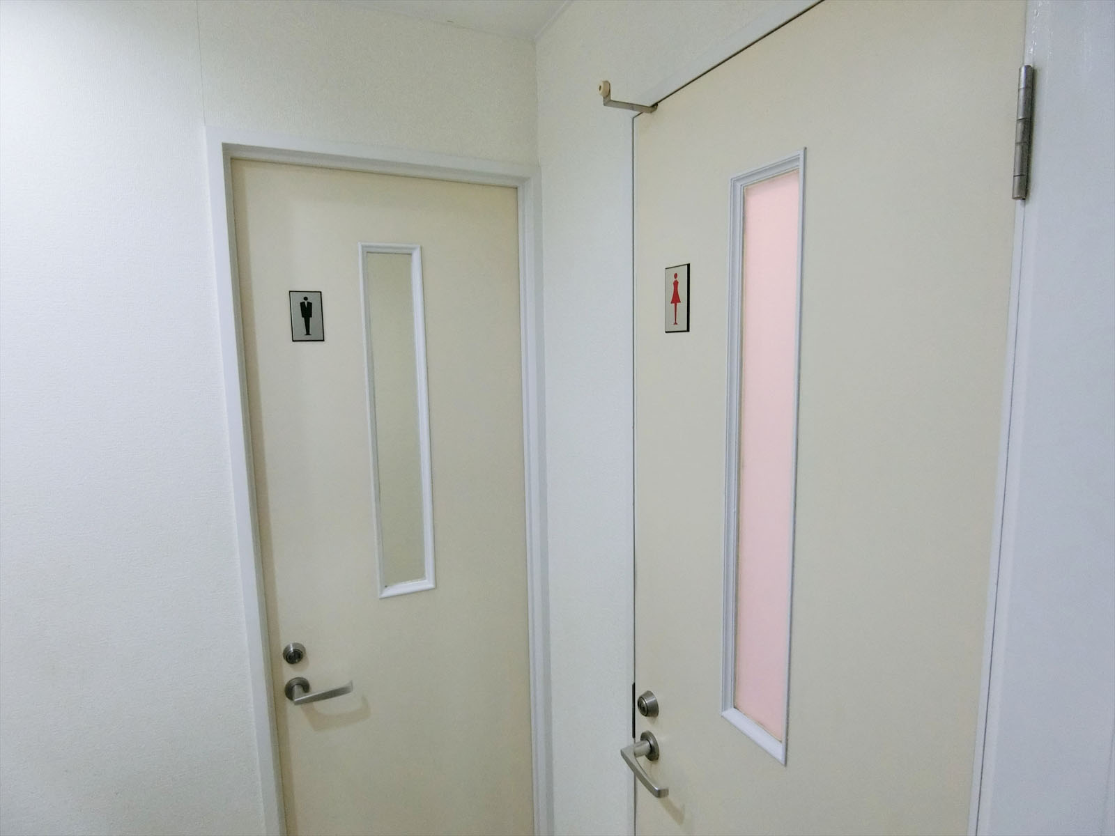 男女別トイレ入口