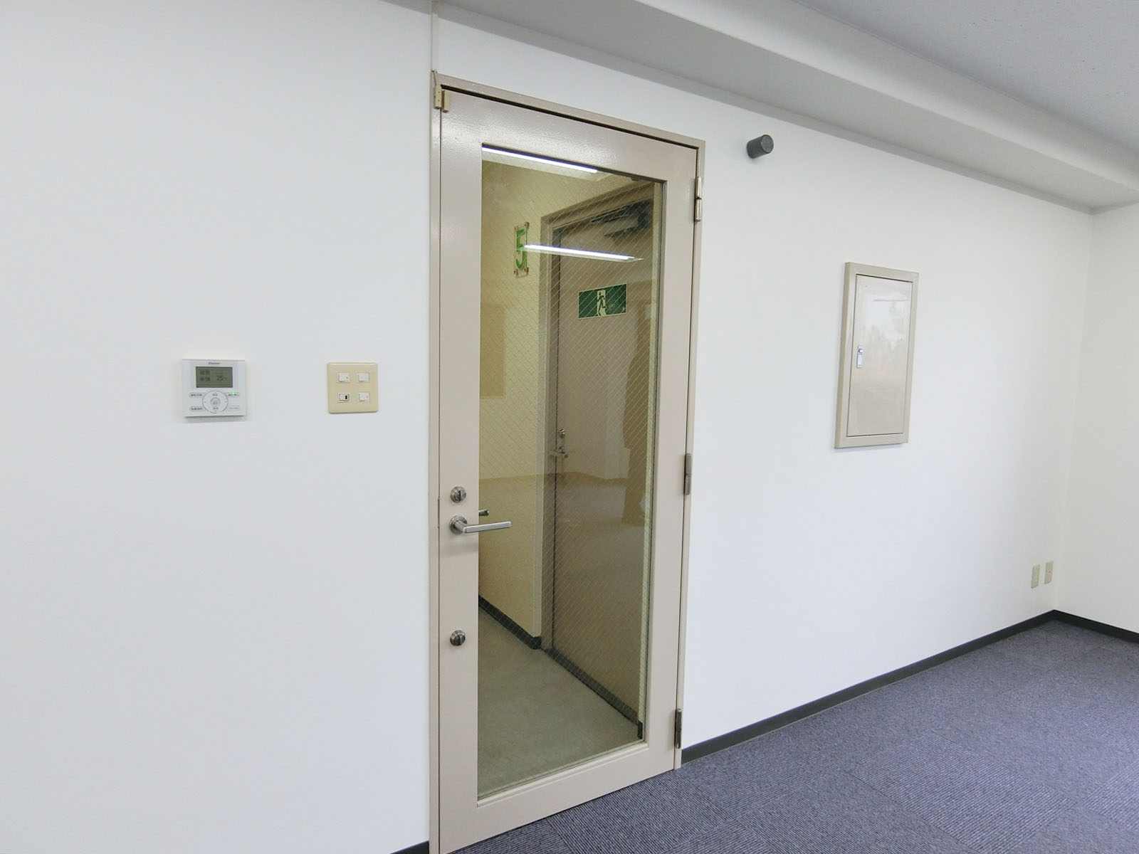 貸室出入口