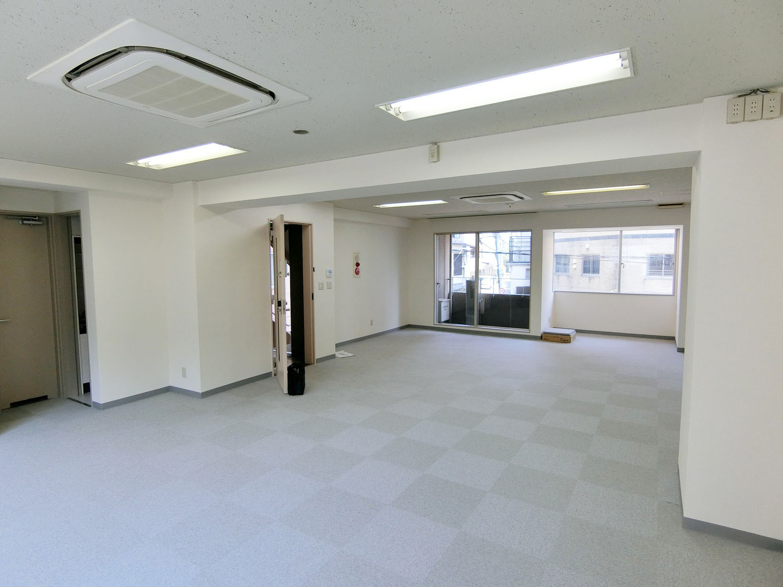オフィス室内参考画像