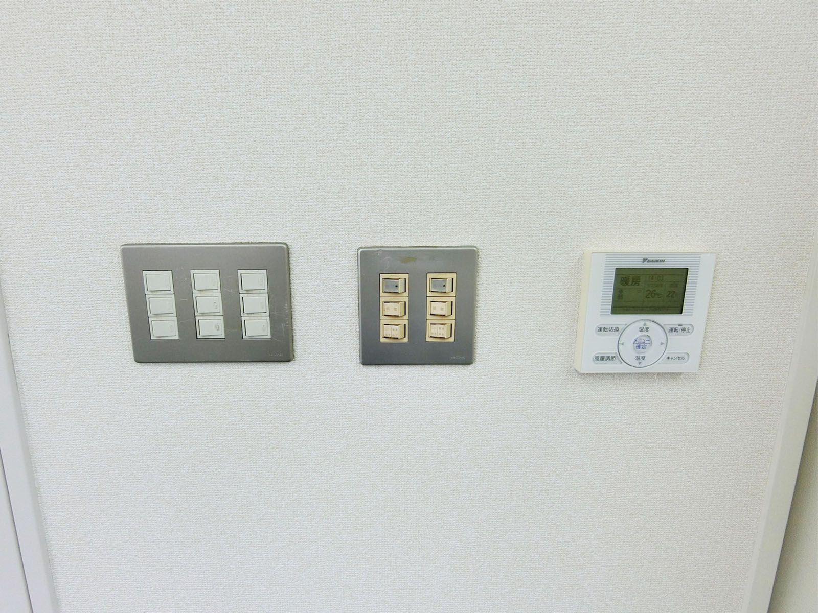 空調と照明のスイッチ