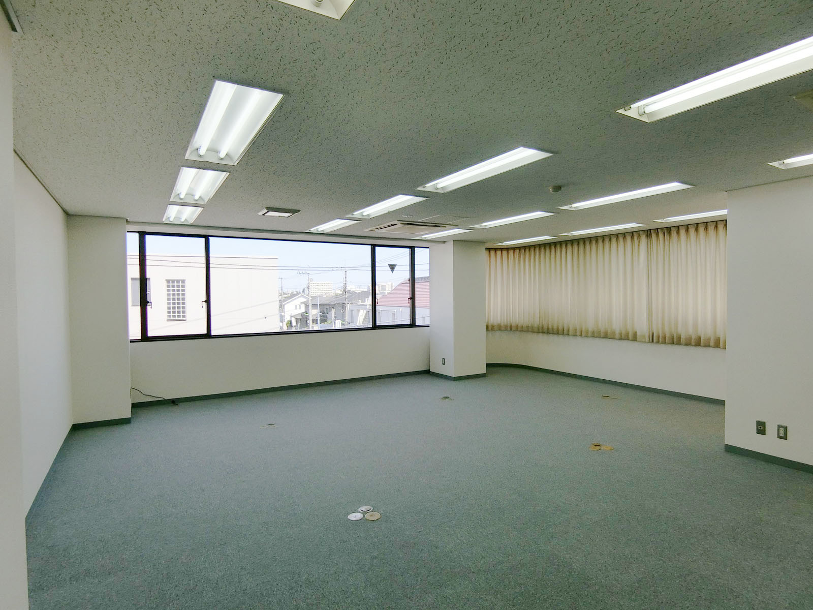 オフィス室内参考画像