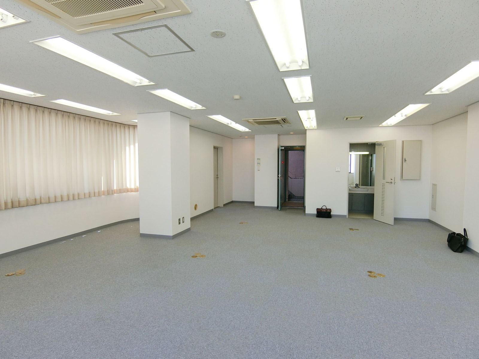 貸室奥から見た様子