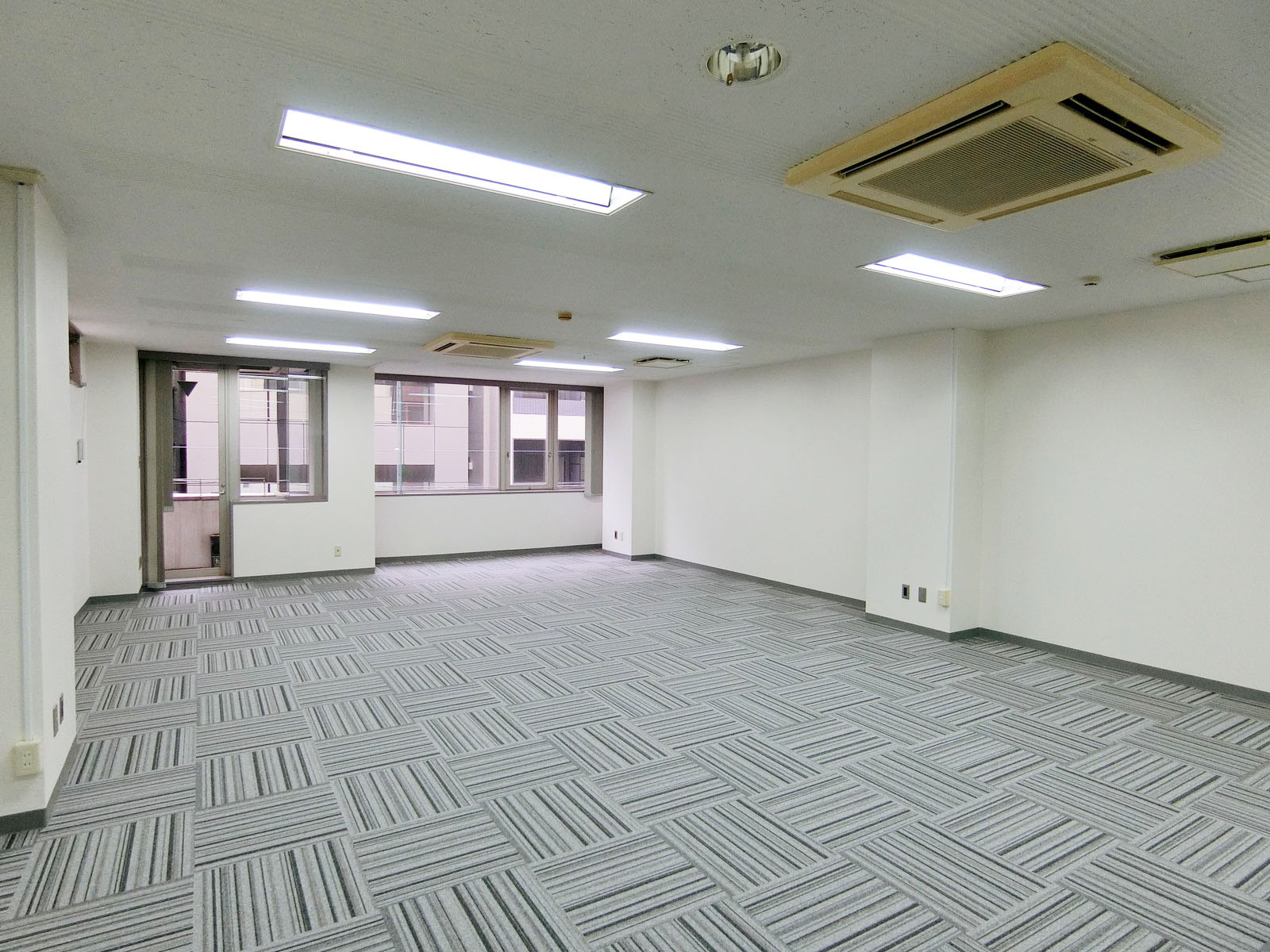 オフィス室内参考画像