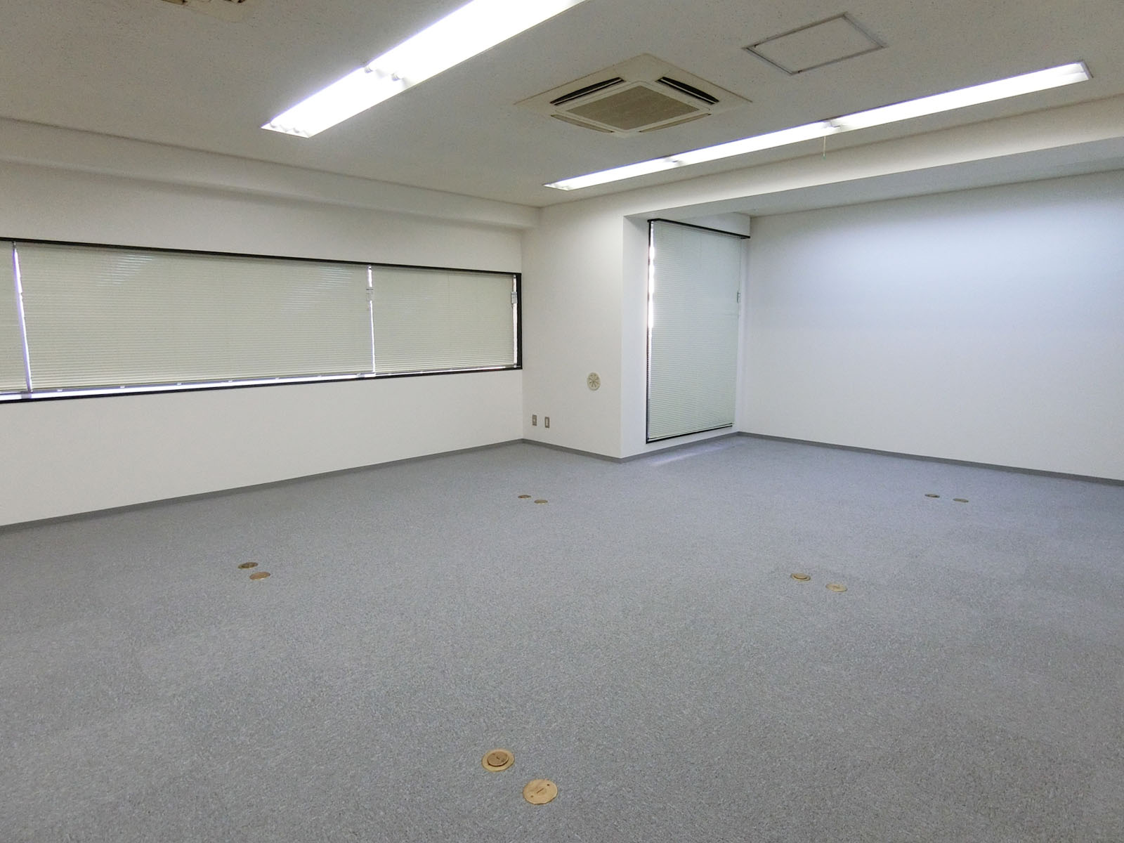 オフィス室内参考画像
