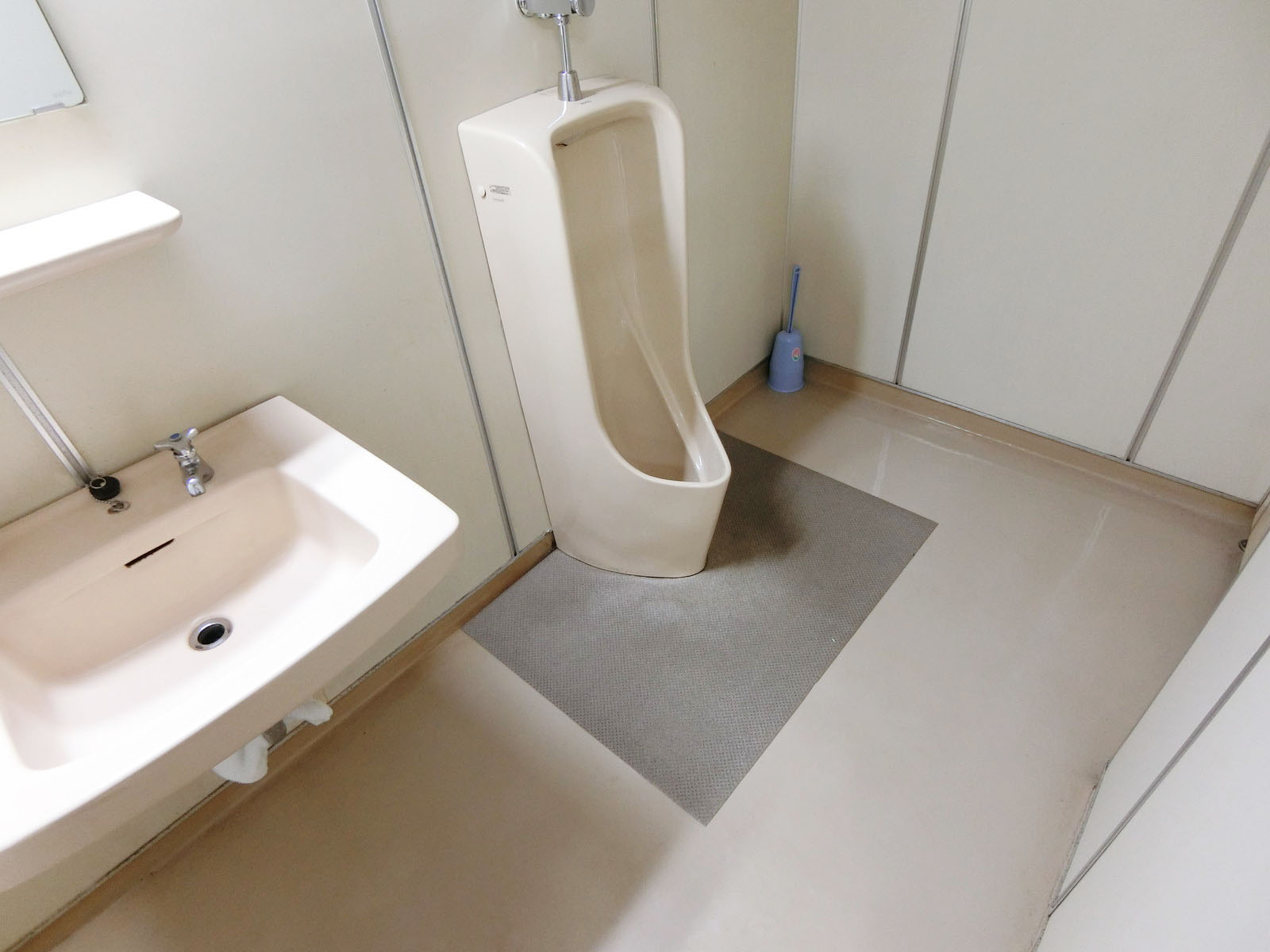 洗面台・男性用トイレ