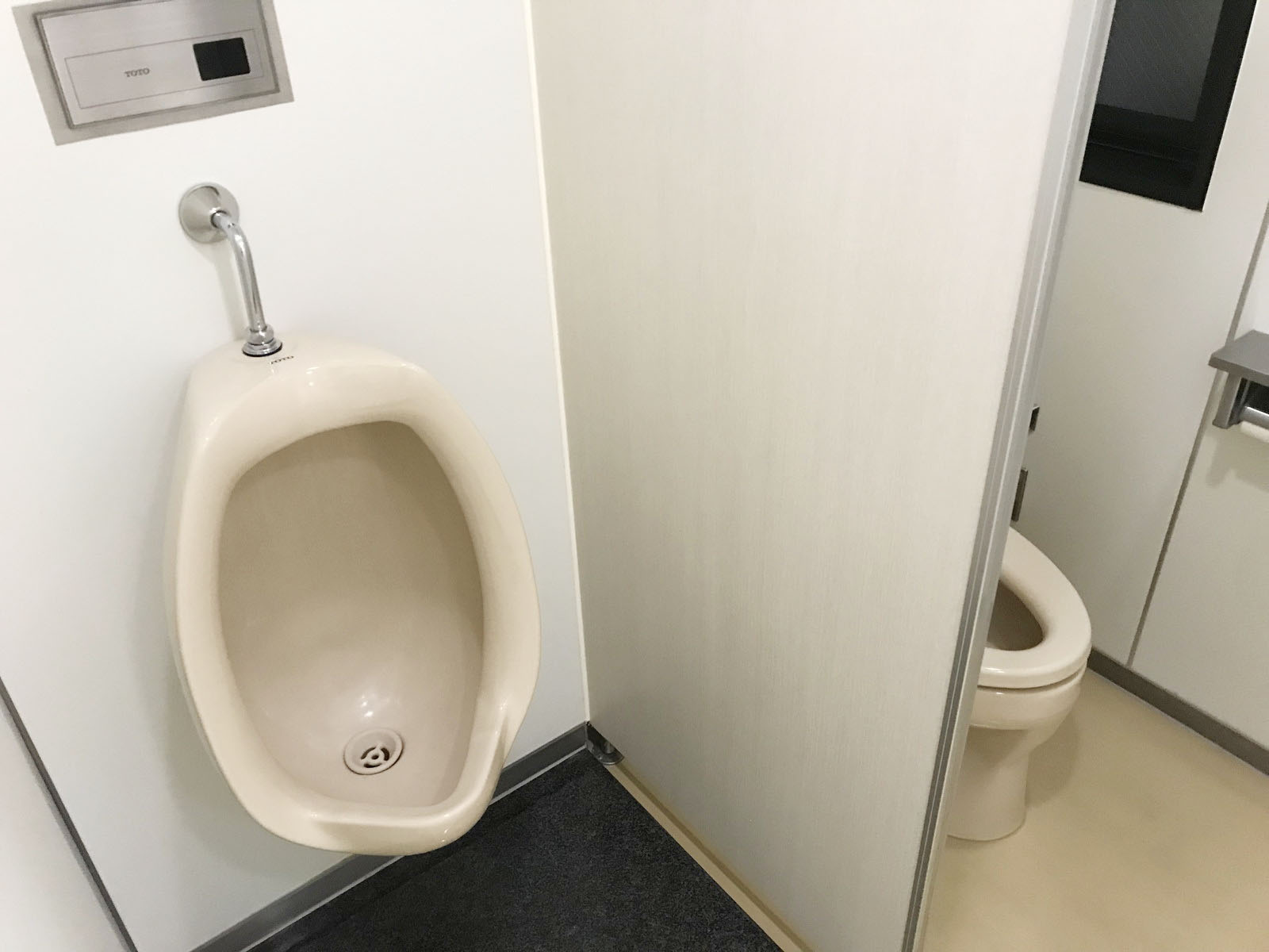 男性用トイレ