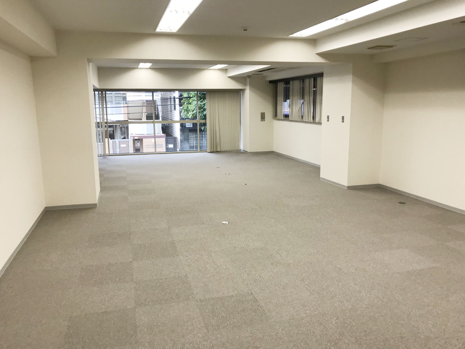 オフィス室内参考画像