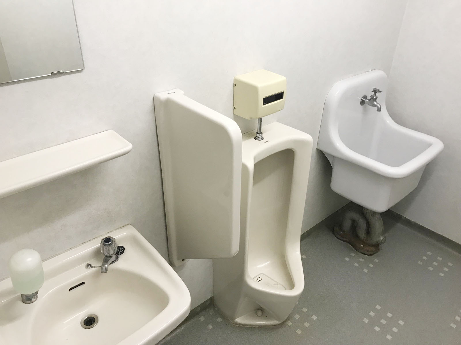 洗面台・男性用トイレ
