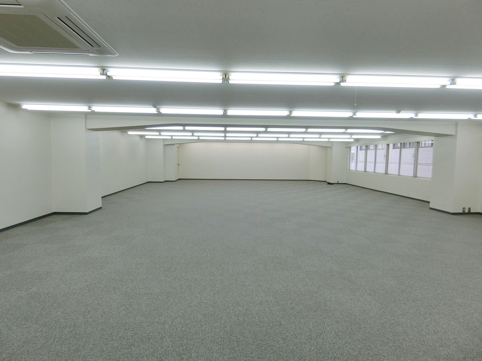オフィス室内参考画像