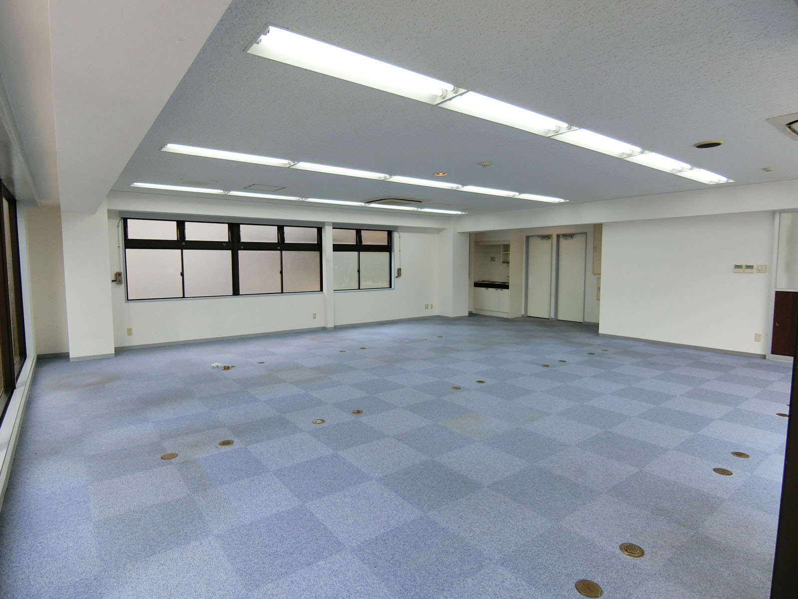 貸室奥から見た様子