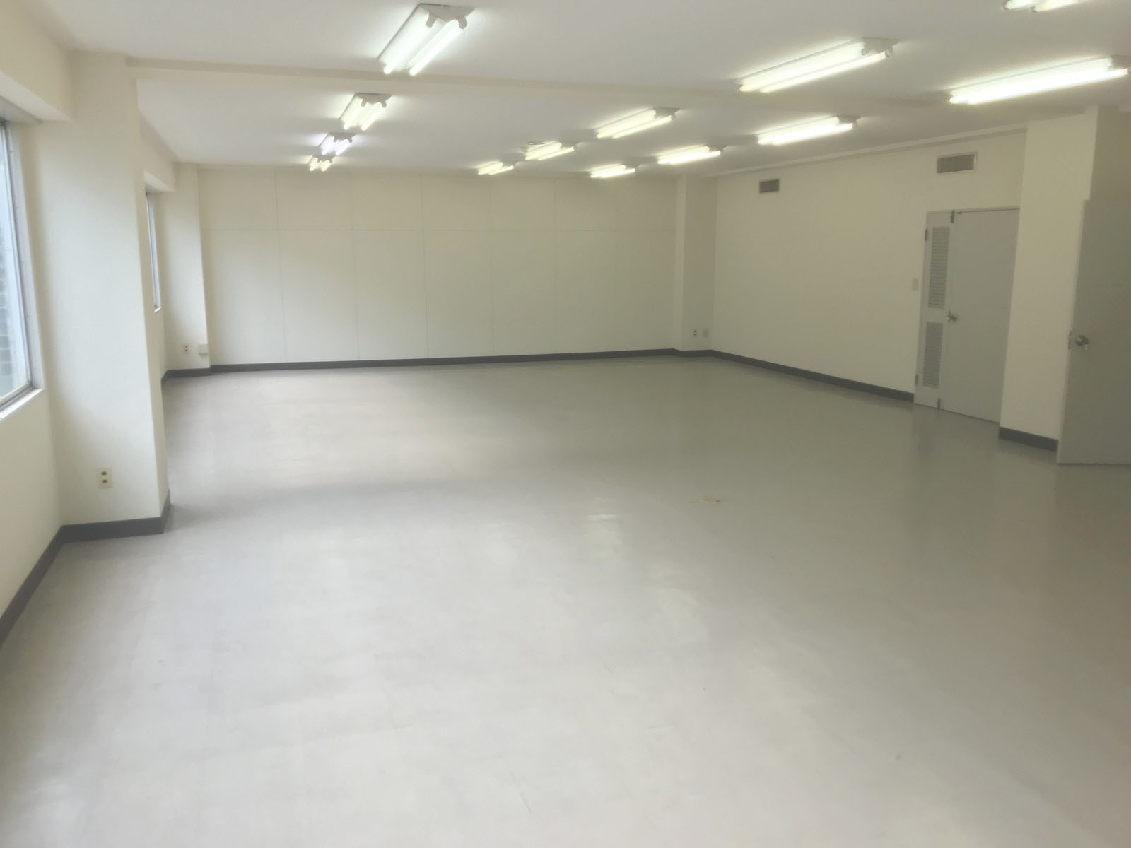 貸室奥から見た様子