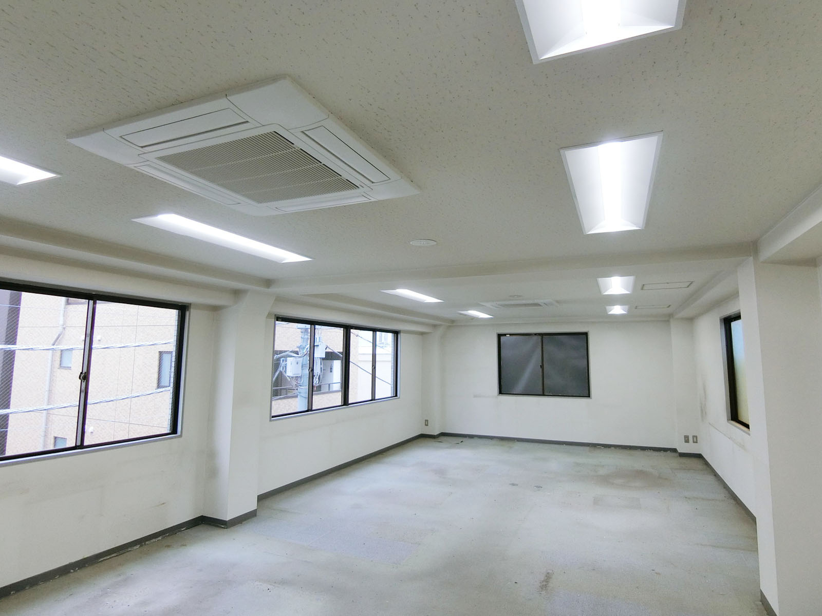 オフィス室内参考画像