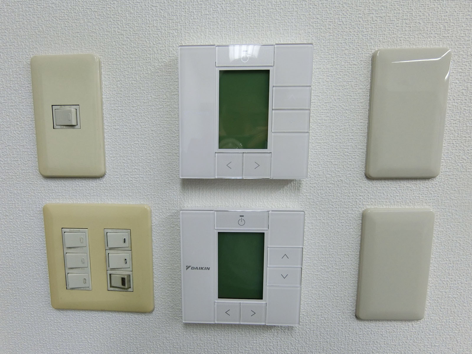 空調と照明のスイッチ