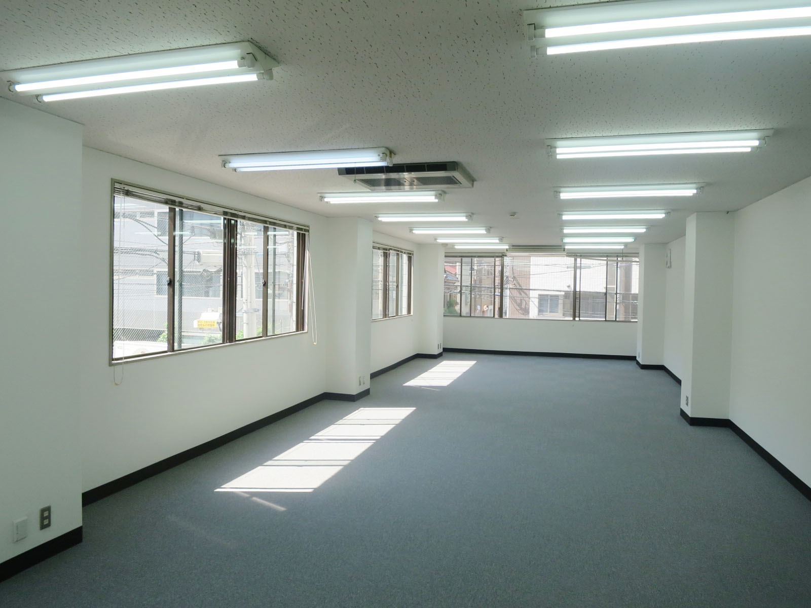オフィス室内参考画像