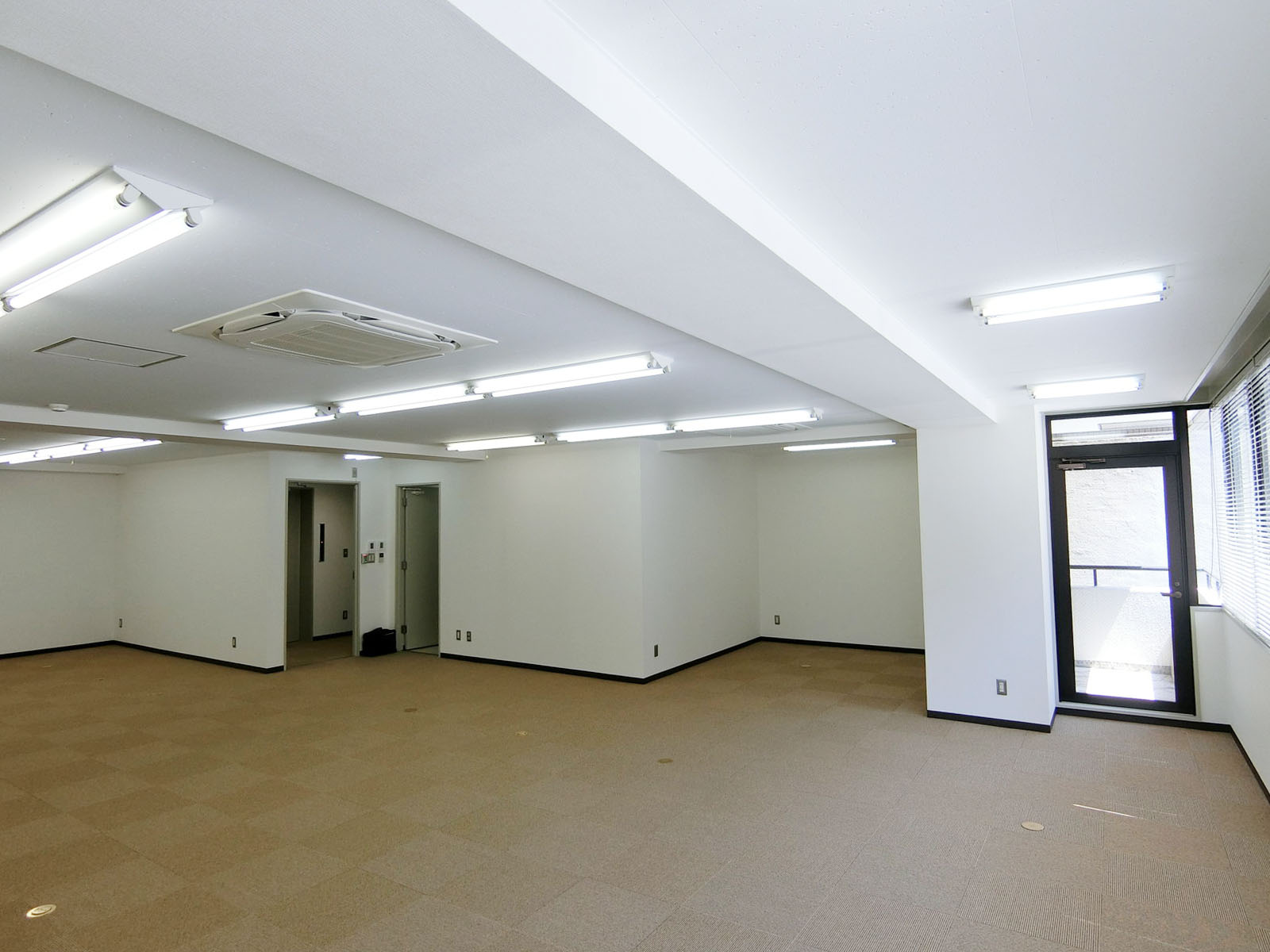 オフィス室内参考画像