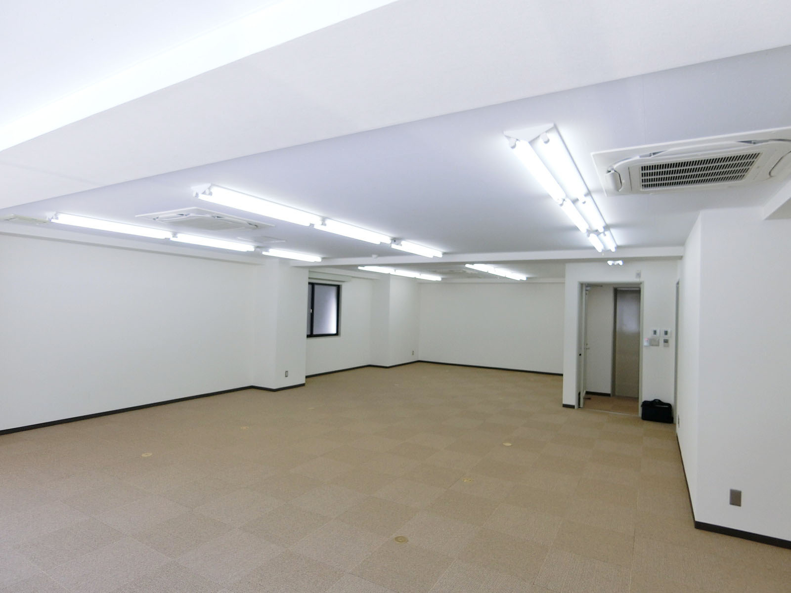 貸室奥から見た様子