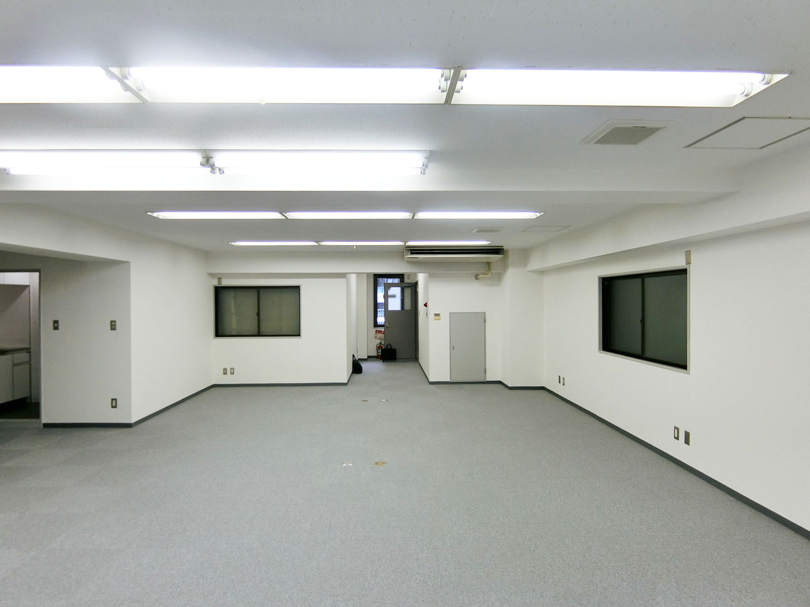貸室奥から見た様子