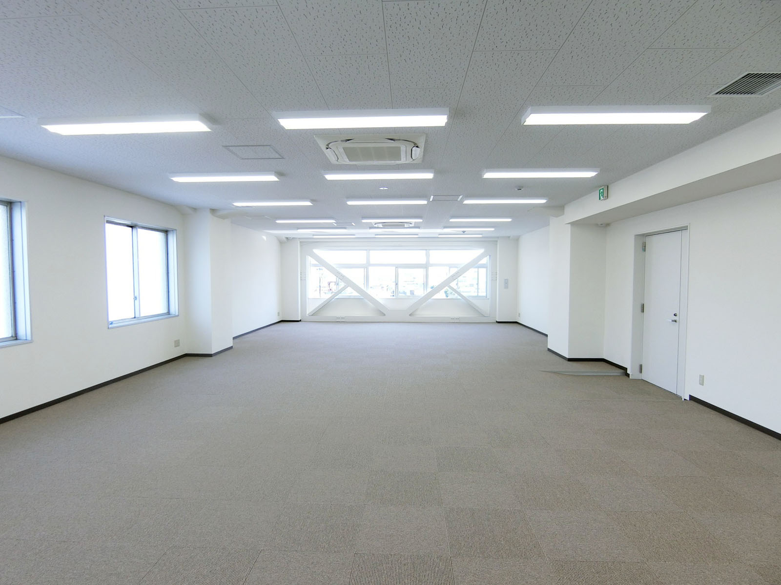 別角度の様子
