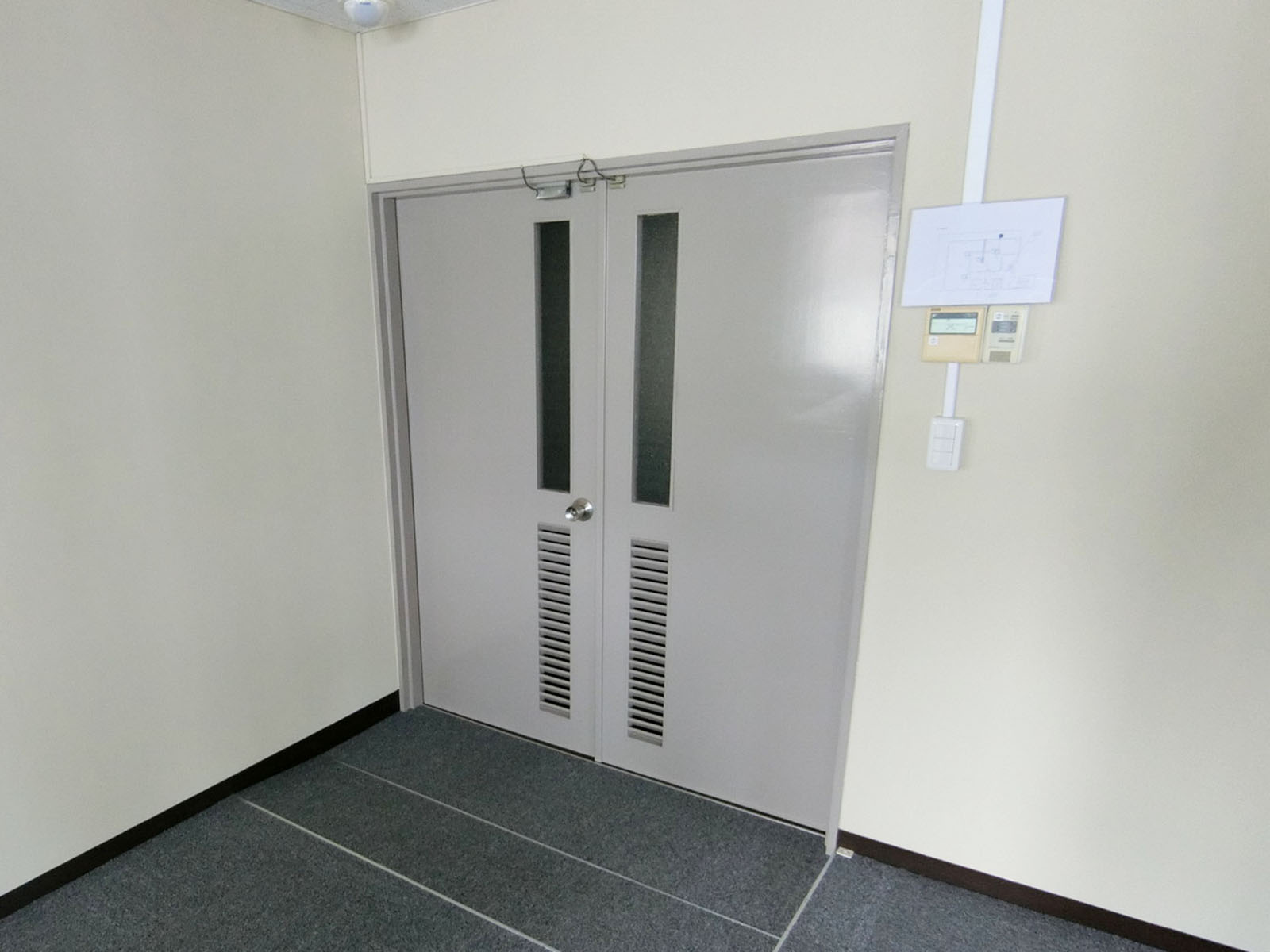 貸室出入り口