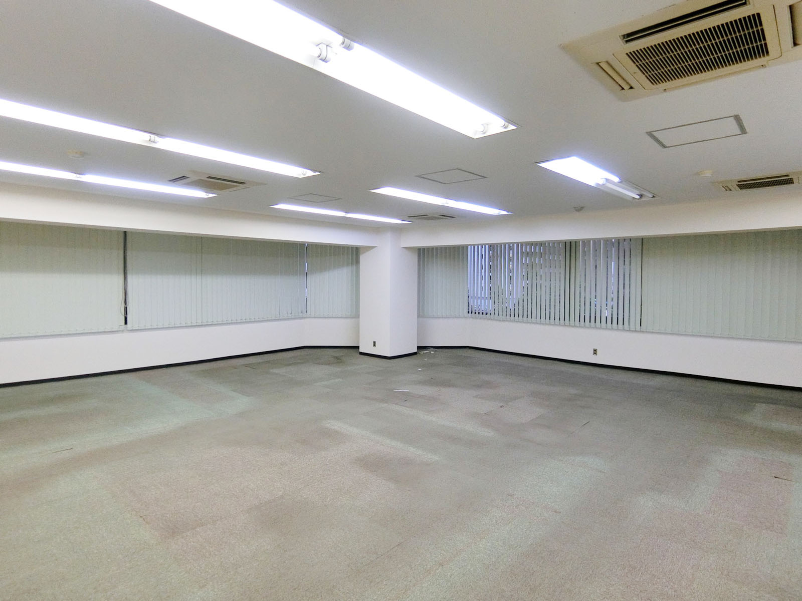 別角度の様子窓