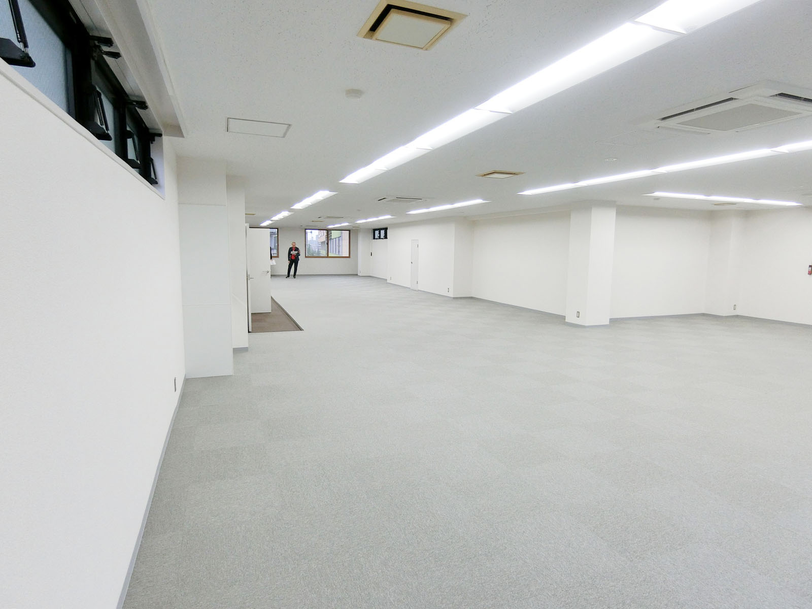 別角度の貸室内の様子