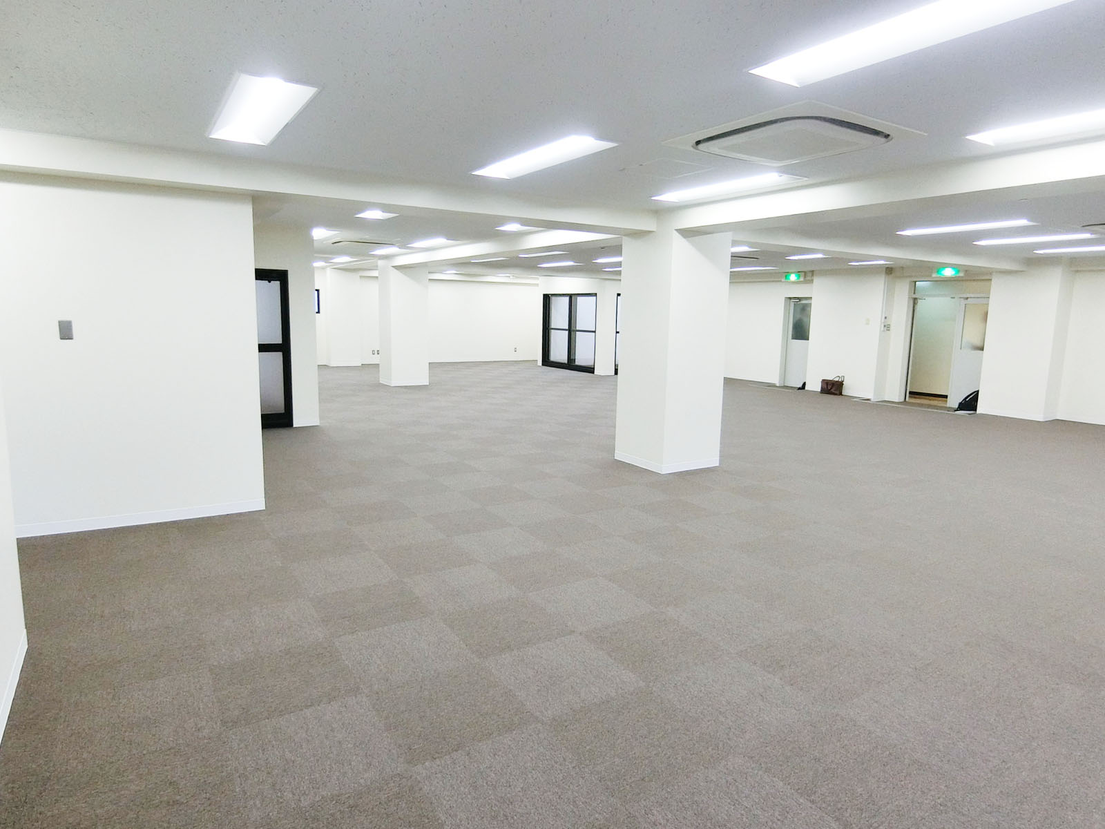 オフィス室内参考画像