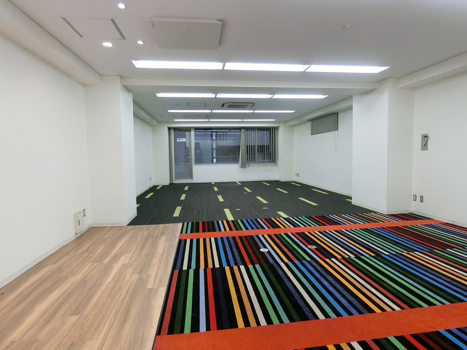 オフィス室内参考画像