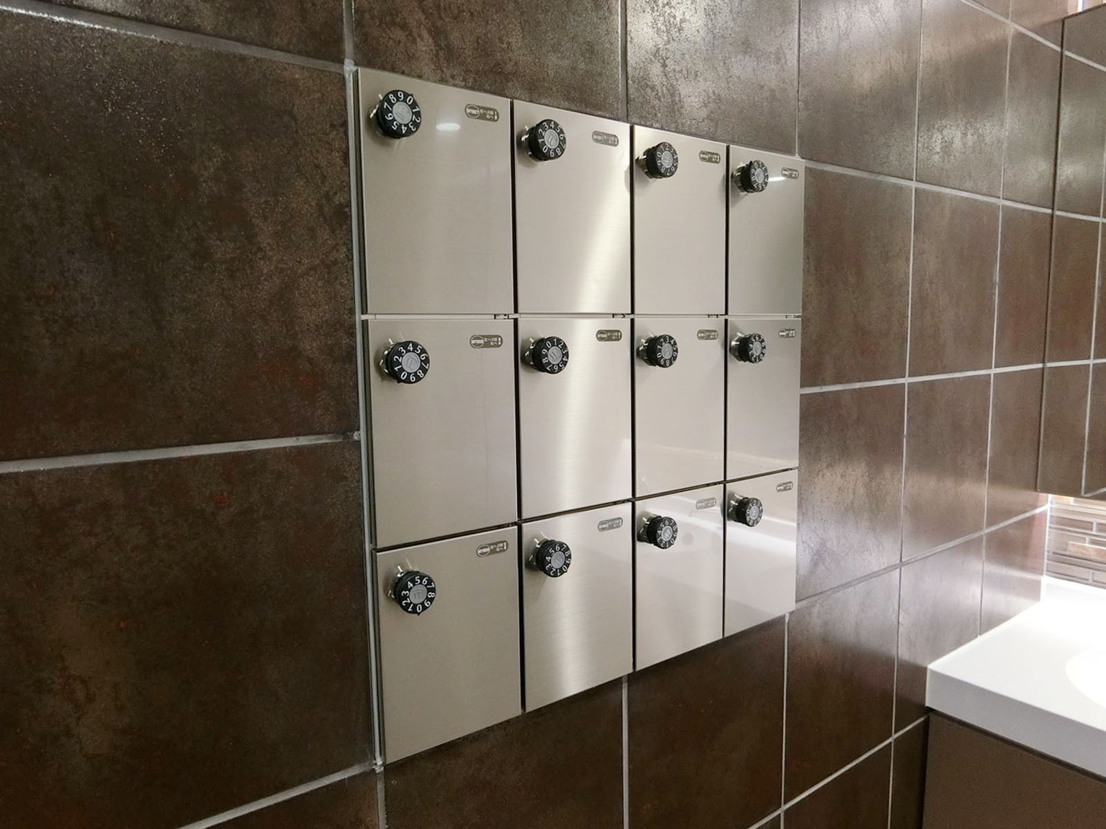 女性用トイレの小物入れ